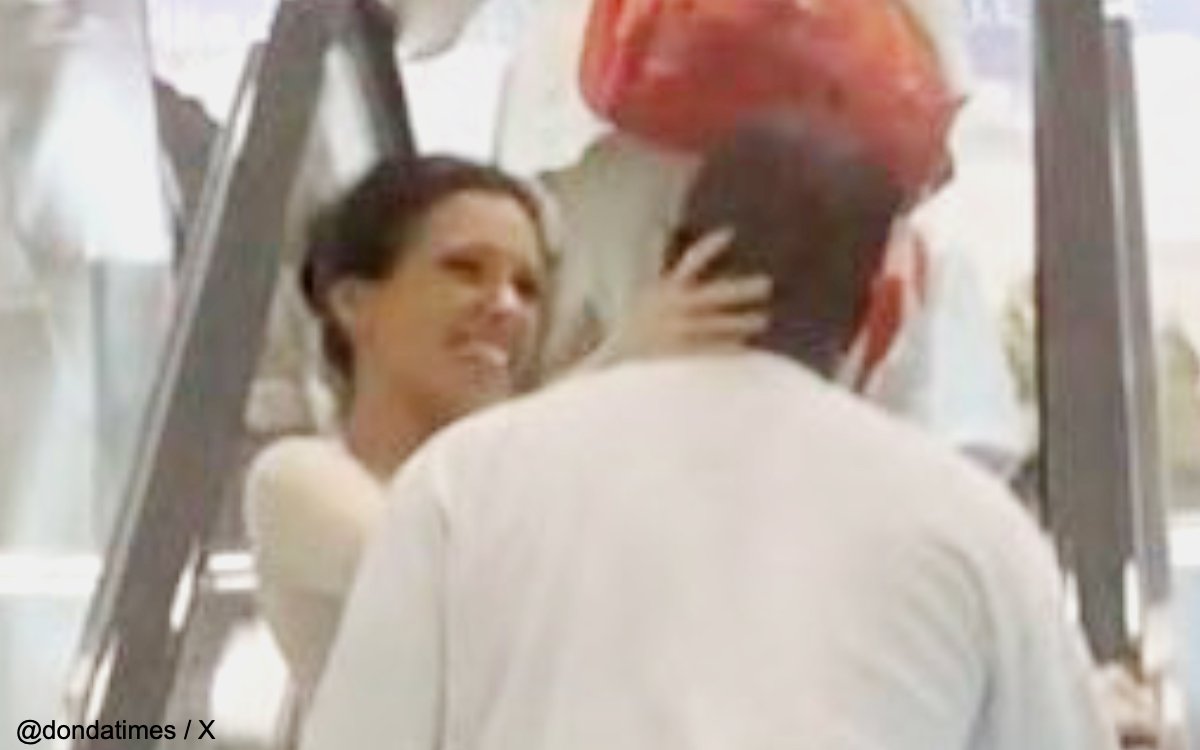 カニエ・ウェストの妻ビアンカ・センソリ、“食べられるビキニ”をまとってNYの街を堂々と闊歩！ ますます過激化するファッションが注目の的に -セレブニュースSPUR