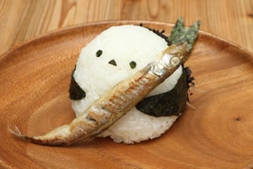 今年のハロウィンは具がたっぷり入った可愛い「オバケおにぎり」が主役