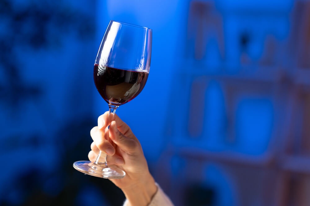 7,800点を超えるワイングラス 手のイラスト素材、ロイヤリティフリーのベクター素材グラフィックスとクリップアート - iStock