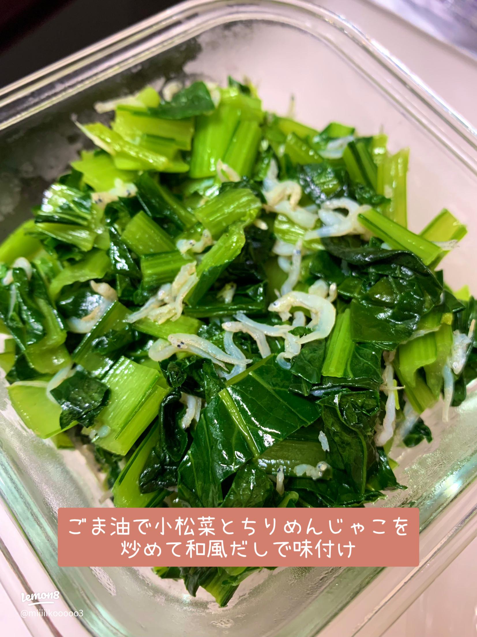 絶品☆おうちごはん<ポイント>, -——————, ①ちりめんじゃこをカリカリにすることで香ばしさと旨みがUP!,②小松菜の鉄分とじゃこのカルシウムで栄養満点!, このポイントさえ抑えれば、絶品な「小松菜じゃこ炒め」が簡単に作れちゃいます!,この動画でも説明しているような、ちょっとした工夫で「絶品☆おうちごはん」が作れます。家族が喜ぶこと間違いなしです!,