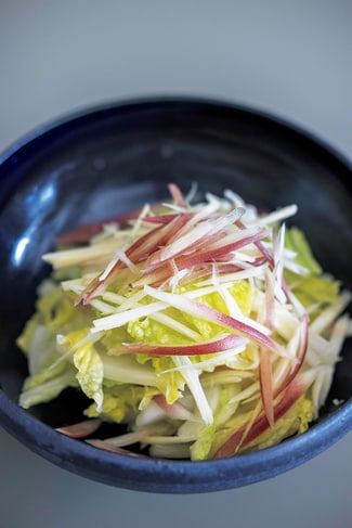 まねしたい！ 栗原友さんが、大好きな春菊を食べるための「超シンプル餃子」。 にんにく、しょうがを使わない！- ライブドアニュース