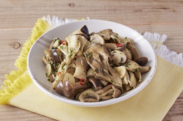 ほくほくゆり根とキノコの包み焼きバター醤油