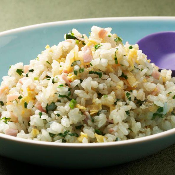 ダシダで本格生チャーハンを作る - YouTube