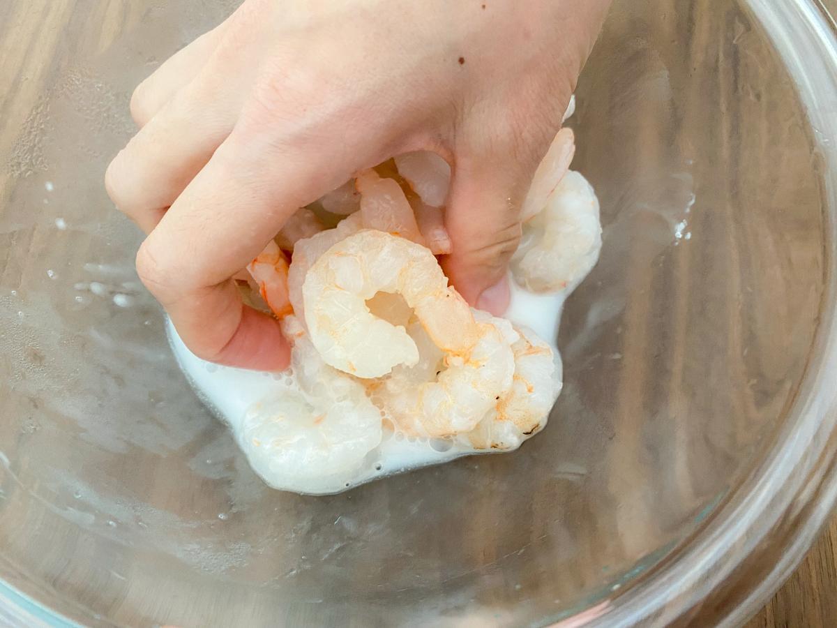 本当に便利♡レンジで簡単『むき海老の冷凍保存』