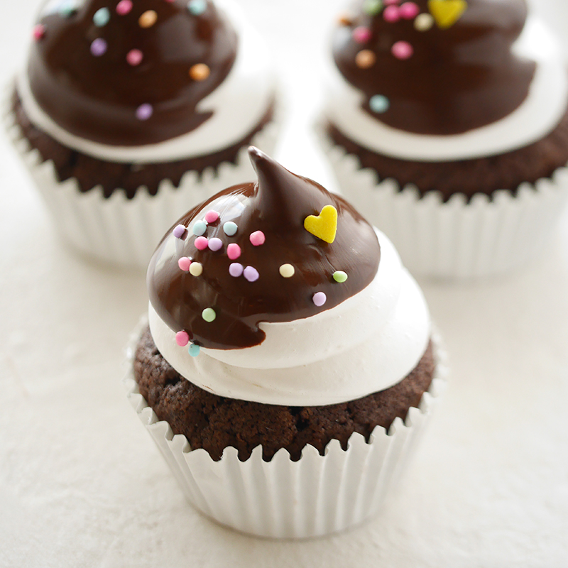 簡単かわいい！バレンタイン向けデコカップケーキの作り方おうちごはん