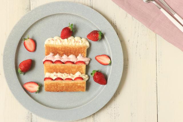 いちごのベイクドチーズケーキ