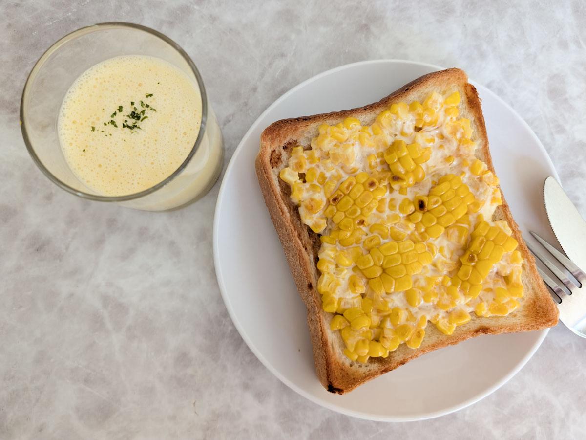 美味しいとうもろこし🌽の見分け方, ヒゲ根はめしべの一部なので、, ヒゲ根がふさふさ=実がぎっしりの証拠。, ヒゲの色は褐色、または黒褐色のものを,皮は緑がこく、切り口は白く、, 見えるのであれば粒がそろっているものを選ぶ。, とうもろこしは、, 収穫したてが1番美味しくて栄養価が高いので,出来るだけ早く食べましょう💖, 糖度の低下を防ぐにはすぐ茹でる!,