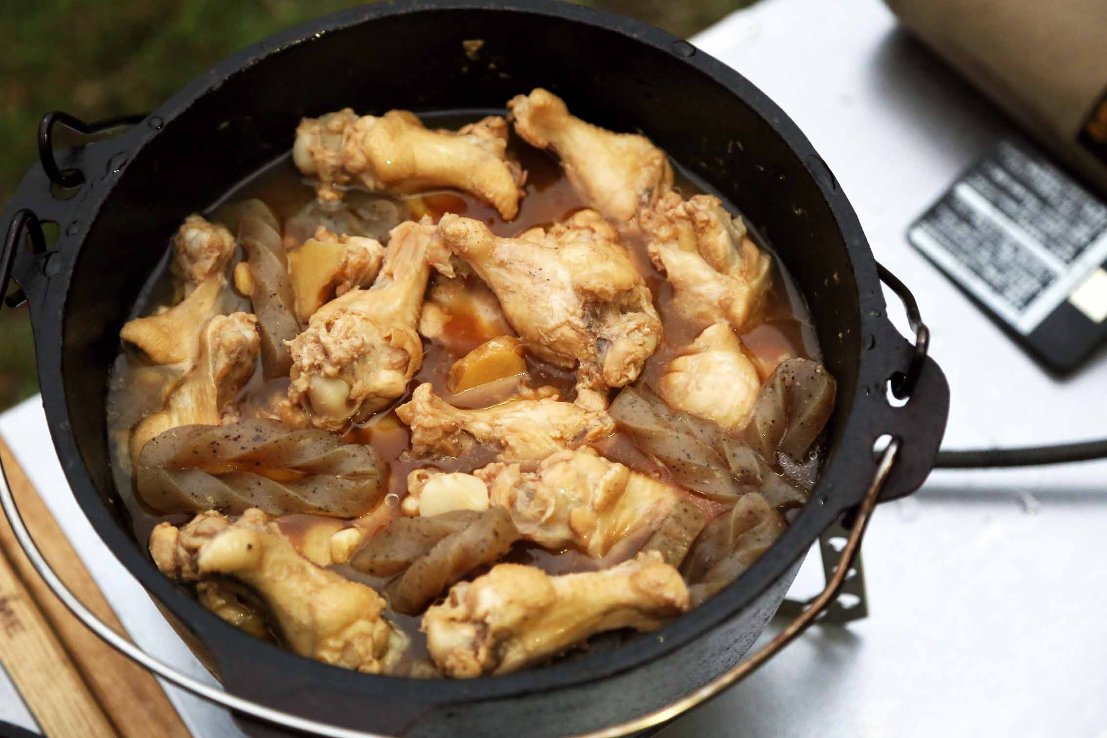 ダッチオーブンで作る肉料理レシピ9選！プロがおすすめするキャンプ飯を厳選料理・レシピBE-PAL キャンプ 、アウトドア、自然派生活の情報源ビーパル