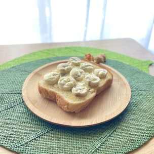 ラクうま離乳食！冷凍つくり置き→@naa_babygohan, こんばんは！栄養士ママのなあです。, 今日は＼卵黄1個！バナナプリン,卵黄の量が増えてくると, 食べるのが大変になってくるよね😢, 最初はおかゆに混ぜてあげてたけど, 量が増えてくると食べにくそう😢,そんなときはプリンにするのがオススメ🤭,材料 , ・卵黄 1個, ・バナナ 20g, ・牛乳 大さじ1,作り方 ,