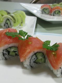 プライド 4大回転寿司ガチ食べ比べ「サラダ軍艦」編！ スシロー・はま寿司・くら寿司・かっぱ寿司で1番ウマいネタを探す：第15回ロケットニュース24