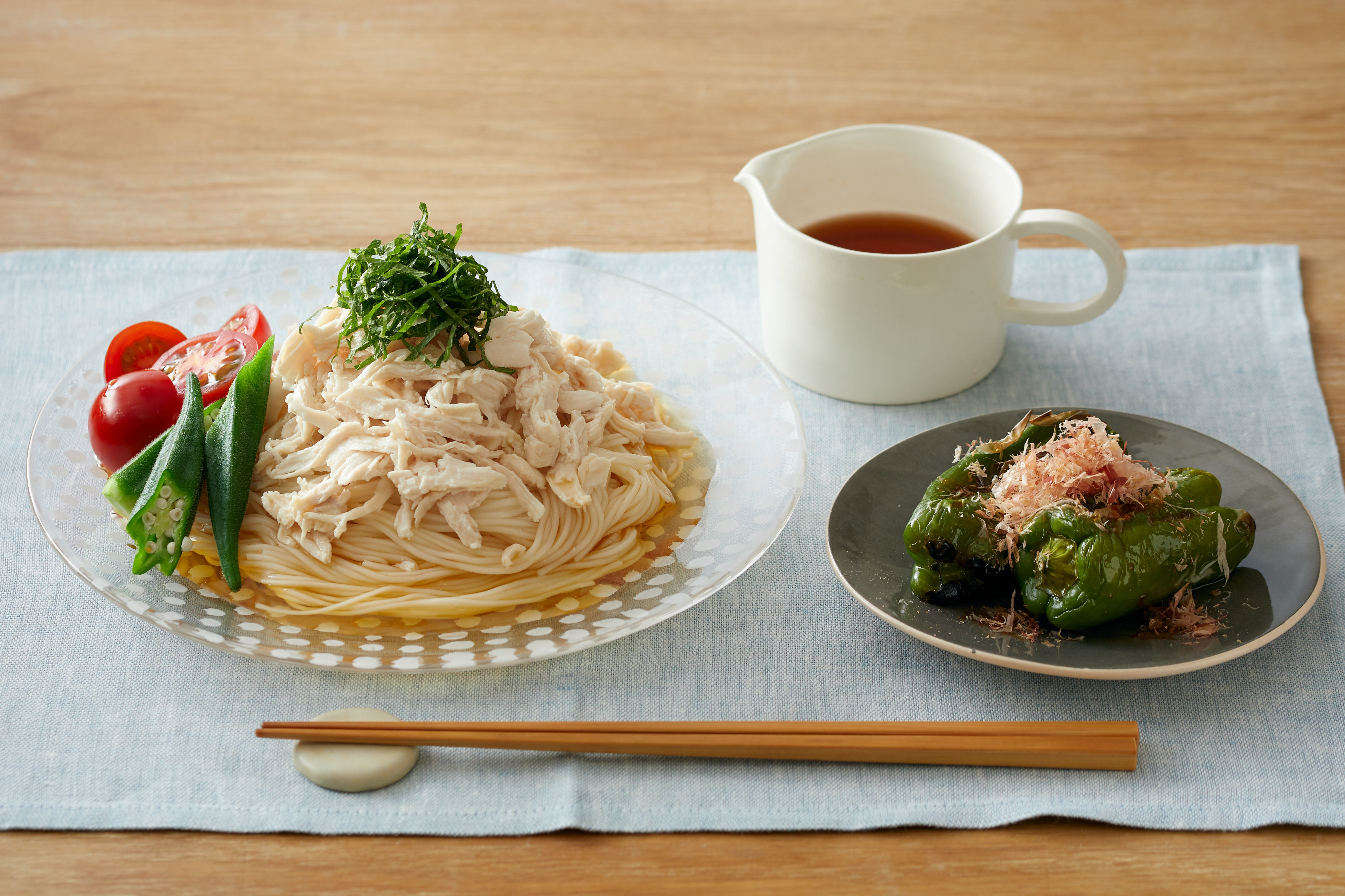 おうちごはん🏠‎🤍 ♡ビャンビャン麺 ♡ツナマヨチーズと大葉の春巻き ⇒ Nadia ID 417420♡ミニトマトとおかかのクリチ和え⇒ Nadia ID 422089♡もやしと人参のナムル ♡いちご ＊ ビャンビャン麺ってみんな食べたことある？😳私初めて知ったし初めて食べたよ