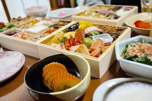 冷凍おせちの魅力とは?おいしく食べるコツや冷蔵おせちとの違いも解説HANKYU FOODおいしい読み物フード 食品・スイーツ 阪急百貨店公式通販 HANKYU FOOD