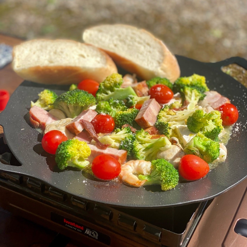 キャンプマルチグリドル 19cmでアヒージョとパスタを作る！ - YouTube