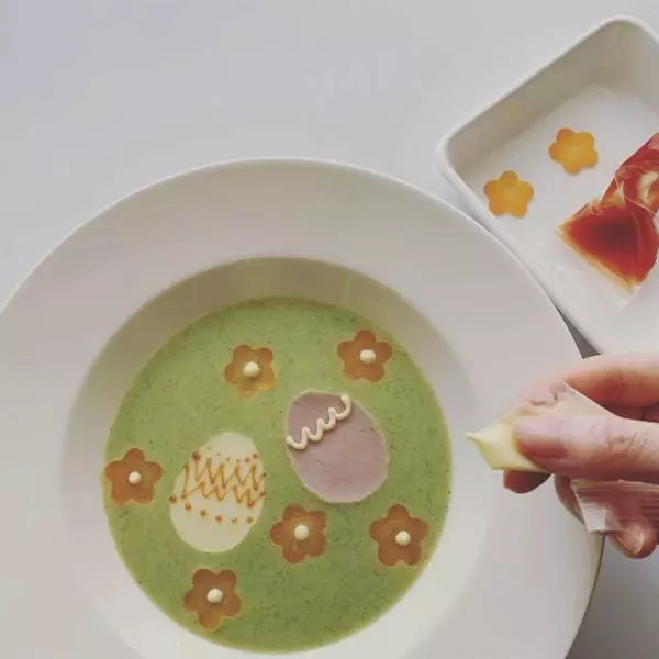 簡単イースターレシピ🥚 イースターサラダ材料2人分うずらの卵 水煮 ・６個A そのまんま酢のもの 紅酢 ・100ml人参・1本 150ｇ素焼きアーモンド・5ｇ レーズン・10ｇＢ そのまんま酢のもの うずらを漬けたもの ・小さじ2Ｂ はちみつ