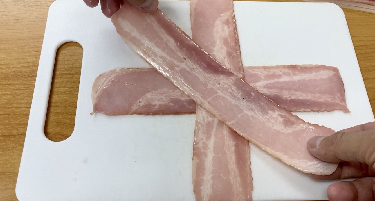 こんな使い方もできるんです パンだけじゃない、ホットサンド器の驚きの活用法 第2弾 カマンベールチーズのベーコン巻き – Happy MountainLife