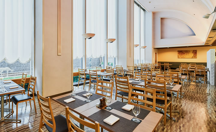 海外のレストランで使える英会話フレーズ。入店、注文から会計まで、接客やマナーも紹介！ Kimini英会話