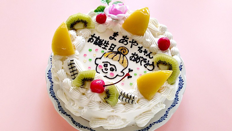 先日のご注文いただいたお誕生日ケーキです🎂✨ フランボワーズとクーベルチュールチョコレートのムースケーキです🍫ピストレ チョコの霧吹き をして沢山のフルーツとエディブルフラワーで彩りました👍✨ お誕生日ケーキなどご注文承っております。どうぞ宜しくお願い