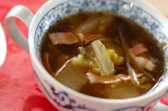 白菜とベーコンのだしスープ 白だしだけで簡単和風