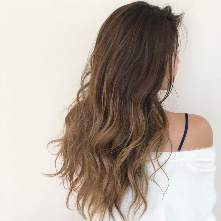 プリンが一生目立たない エアタッチグラデーション×ネイビーブルー×ブリーチ２回 ※動画有 ✦青森市美容室 SHUN ショート ブリーチ バレイヤージュ 髪質改善