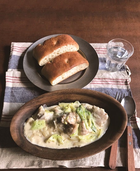 子供も大好き♡鶏もも肉と春キャベツのヘルシークリーム煮