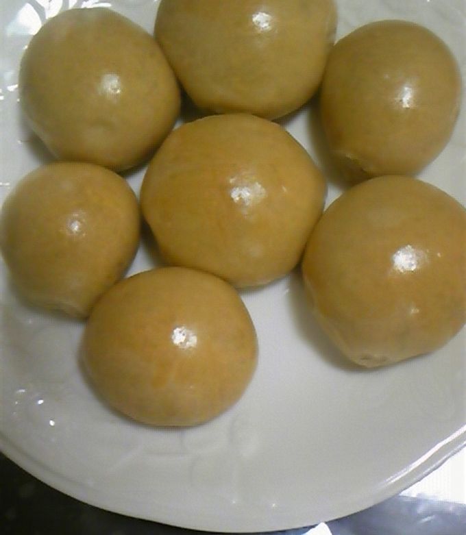 つやっつや！黒糖のコクと優しい甘みが魅力『黒糖レーズンパン brown sugar & raisin bread』