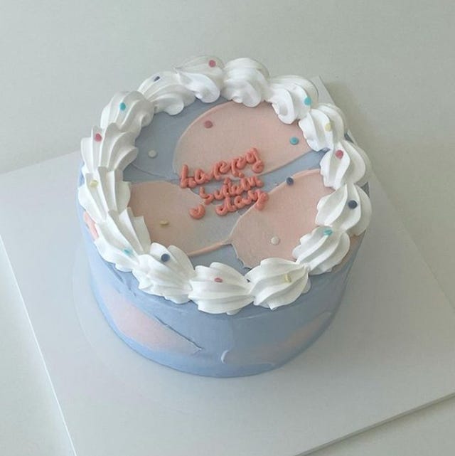 センイルケーキ」 韓国語で「お誕生日ケーキ」 こんな可愛いケーキもご注文いただけます☺️🎈 店頭またはお電話にてスタッフにお尋ねください✨cakelamaisondugateaumasakiラメゾンドガトーマサキケーキマサキセンイルケーキバーズデーケーキ