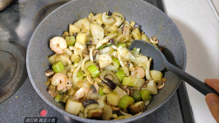 和食 「鶏肉と夏野菜のグリーンカレーペースト炒め」の作り方 クックハンド2020年7月24日放送分- YouTube