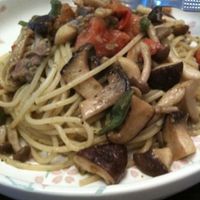 バスタ4月限定パスタチキンとじゃがいもの軽いジェノベーゼチキンの旨味にホクホクのじゃがいもにジェノベーゼの香り🍝ぜひ、ご賞味ください♪Instagram