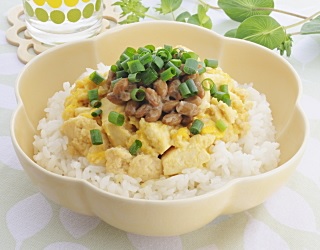 麻婆豆腐なっとう丼レシピタカノフーズ株式会社