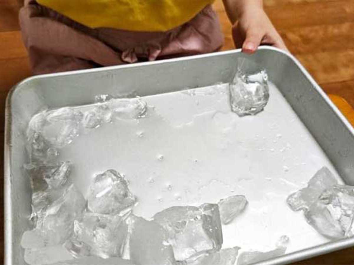 100円ショップの包丁で氷割り🧊🔪