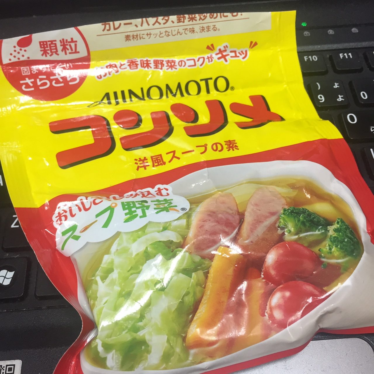 25分でズボラ飯！, レンジで簡単「オニオンスープ」, ., ★料理苦手なあなたでも、早い簡単美味しいを作れます！★, .,夜の更新は過去の人気メニューです。ご質問などはコメント欄にお気軽に！, ., .,完成までに25分とちょっと時間がかかるかと思われますが、実はそんな事ありません！, ほとんどチン時間で、ほっとくだけで、とっても簡単です。, .,.,作り方 ,