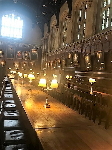 📍Christ church オックスフォード大学のクライスト・チャーチカレッジ内 ザ・グレート・ホール 🎥ホグワーツ食堂で使われた場所食堂クライストチャーチオックスフォード大学ハリーポッターロケ地