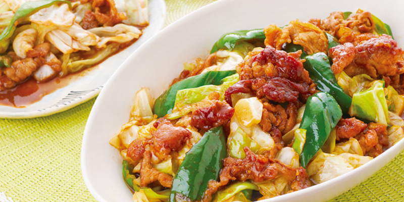 夜ご飯〜 🍝ナポリエッテ 🍲海老のビスクシチュー 🥬キャベツのおかかマヨ 🥗サラダ 🍊柿 いつかの夜ご飯！スーパーでナポリエッテ見つけて パッケージの写真が美味しそうだから 買ってみた🍝 簡単に作れて美味しかった〜❗️ 夜ご飯晩ご飯夜ご飯