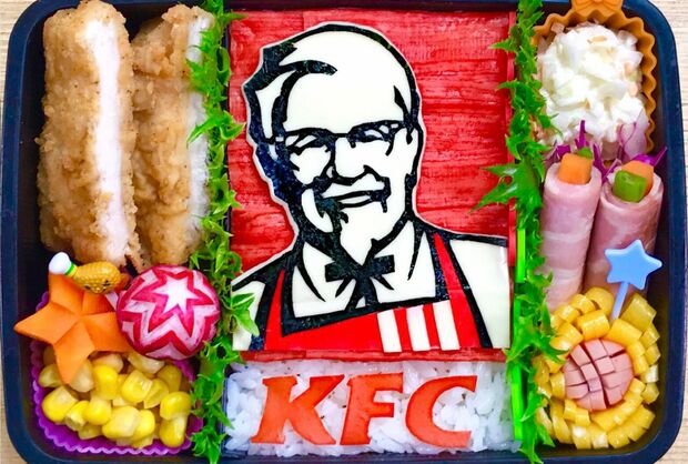 月キャラ弁教室開講 見本弁 ペンギンおにぎりと夏の仲間達 ザッキー☆Snapdish スナップディッシュID:GGHeHa