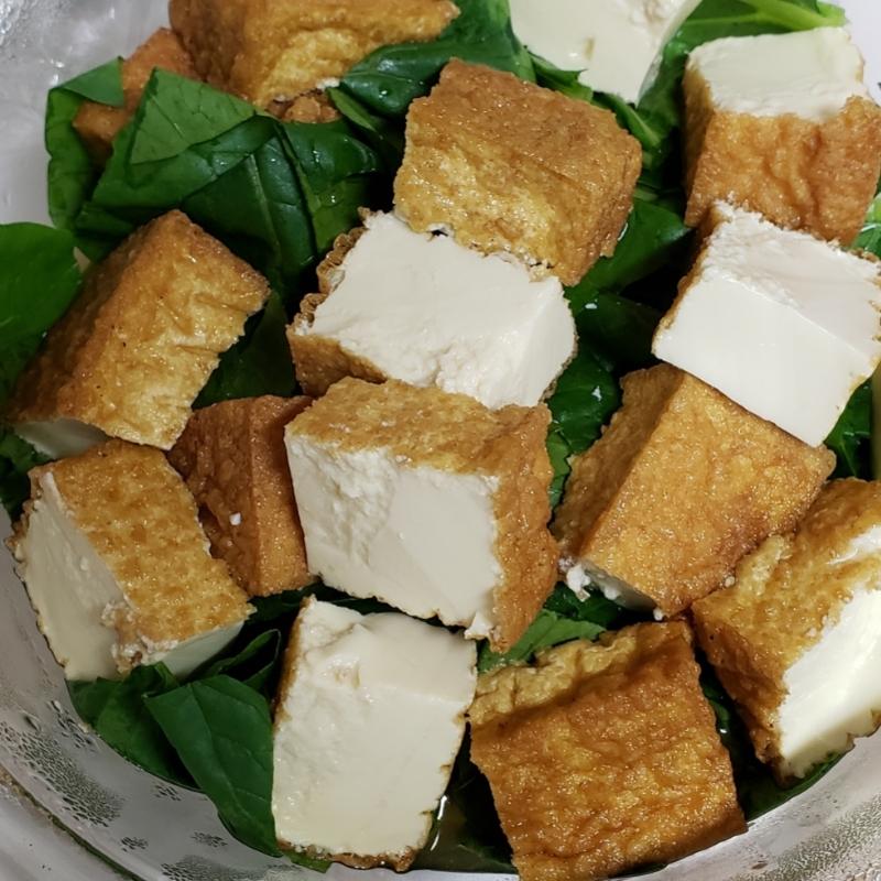 🍳サッと作れる！厚揚げと小松菜のしょうが風味炒めの作り方🫑 ＃小松菜 ・ この投稿が気になった時は右上のリボンマークをタップすると保存できます🎗後から自分だけのレシピ集として見返す事が出来るのでとっても便利