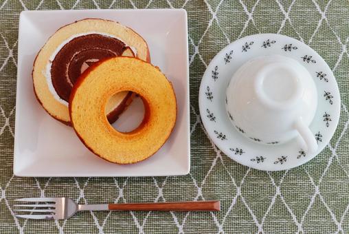 バームクーヘンイラスト - No: 22296004無料イラスト・フリー素材なら「イラストAC」