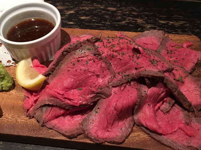 料理の基本！ ローストビーフの切り方