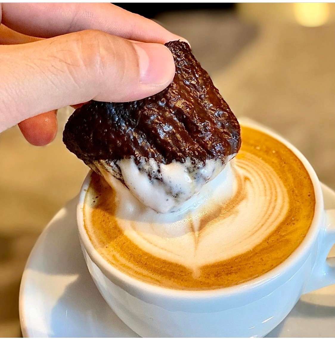 EBISU CLASS COFFEE 恵比寿駅 ▷カヌレ・アイストッピング 税込800円※アイス追加は300円で可能▷黒ごまプリン 税込550円⁡ ————————店舗情報————————— ⁡ ▶︎公式Instagram:@ebisu_class_coffee 🚃最寄:恵比寿駅徒歩3分 📮住所: 東京都渋谷区恵比寿西1-3-2 恵比寿