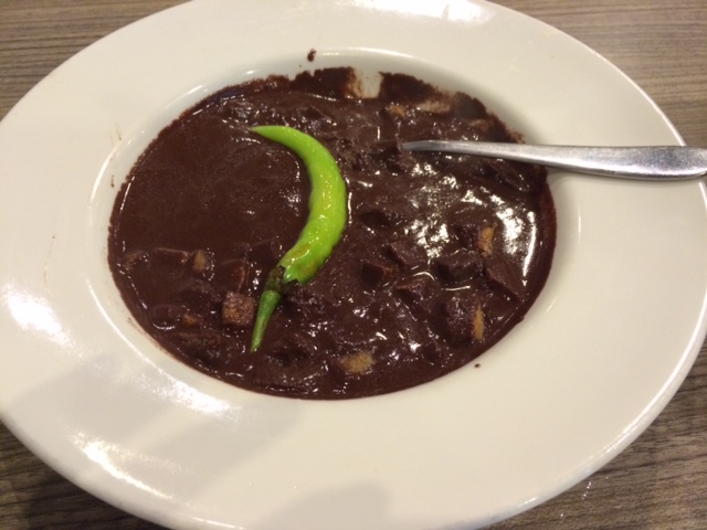 ディヌグアン 豚の血のシチュー は、フィリピンで最も愛され、人気のある料理の一つです ❤️