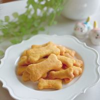 ワンコの手作りおやつ 焼き麩を使った 『麩レンチトースト』 焼き麩を卵液につけて ココナッツオイルで焼きました👌 詳しいレシピは ワンコの腸活の先生@jun_inu_gohan の投稿を見てね👍 簡単にできて、食いつきバッチリ👍 さすがじゅんちゃん💕 付け置きの時間は1時間