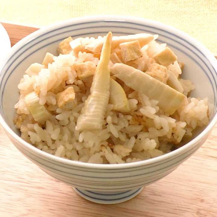 Wako'sDeliいつもありがとうございます！ 本日は 山口県産のたけのこ 真竹 が届きましたので、たけのこご飯とたけのこ使ったお惣菜をたくさん作りました😊食感の良い真竹をぜひご賞味くださいませ✨✨ 本日既にお弁当は残りわずかですが、お惣菜、ベーグルはまだまだ