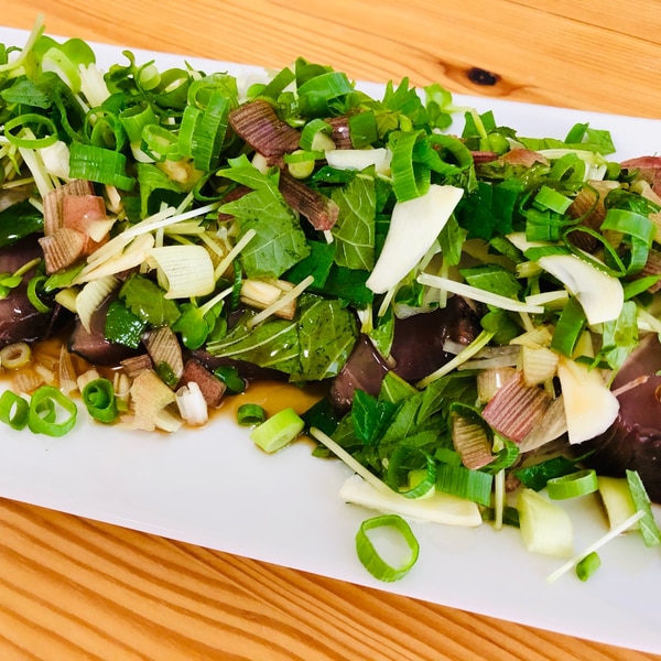 字幕付 たっぷりの薬味で癖になる美味しさ！色んな味が楽しめる！薬味たっぷりかつおのたたきの作り方