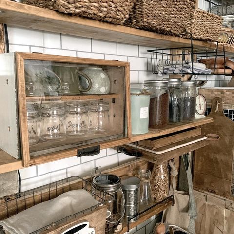 オープンキッチンのカウンターは見せる収納棚でおしゃれに - 北欧、暮らしの道具店