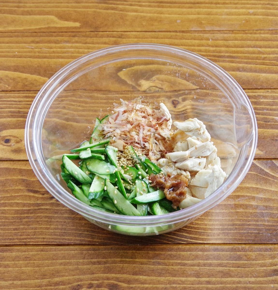 レンジで5分！箸が止まらぬ鶏ささみとキュウリの梅ポン和え☆