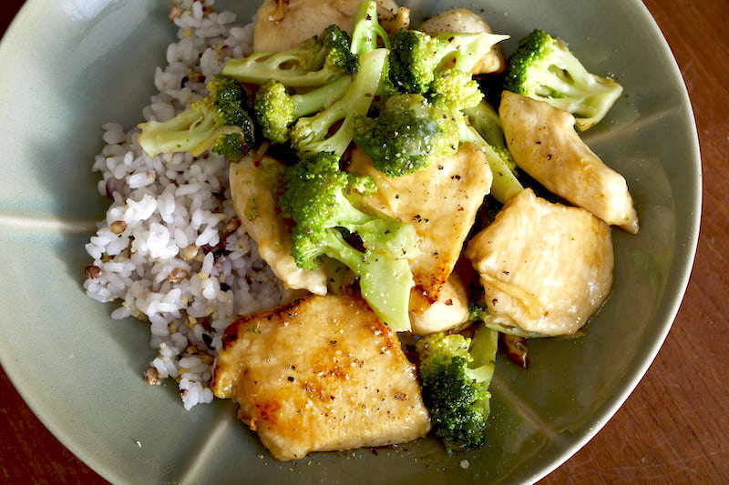 とり肉とパプリカの黒酢炒め