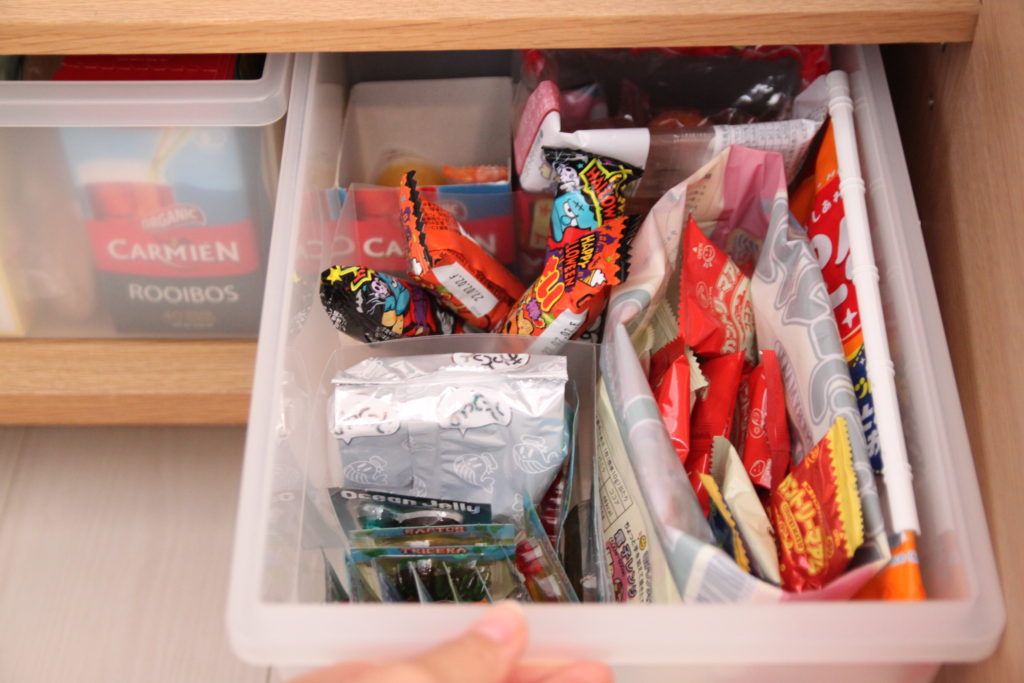 ブレッドケース ONBC-0058 パン お菓子 調味料 収納 スッキリ シンプル 大容量 前面 天板 両開き 前開き 上開き マグネット対応スチール : 村田家具 Yahoo!店 - 通販 - Yahoo!ショッピング