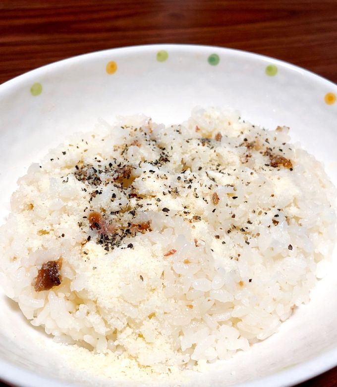 フライドエッグのアンチョビトマトソース丼