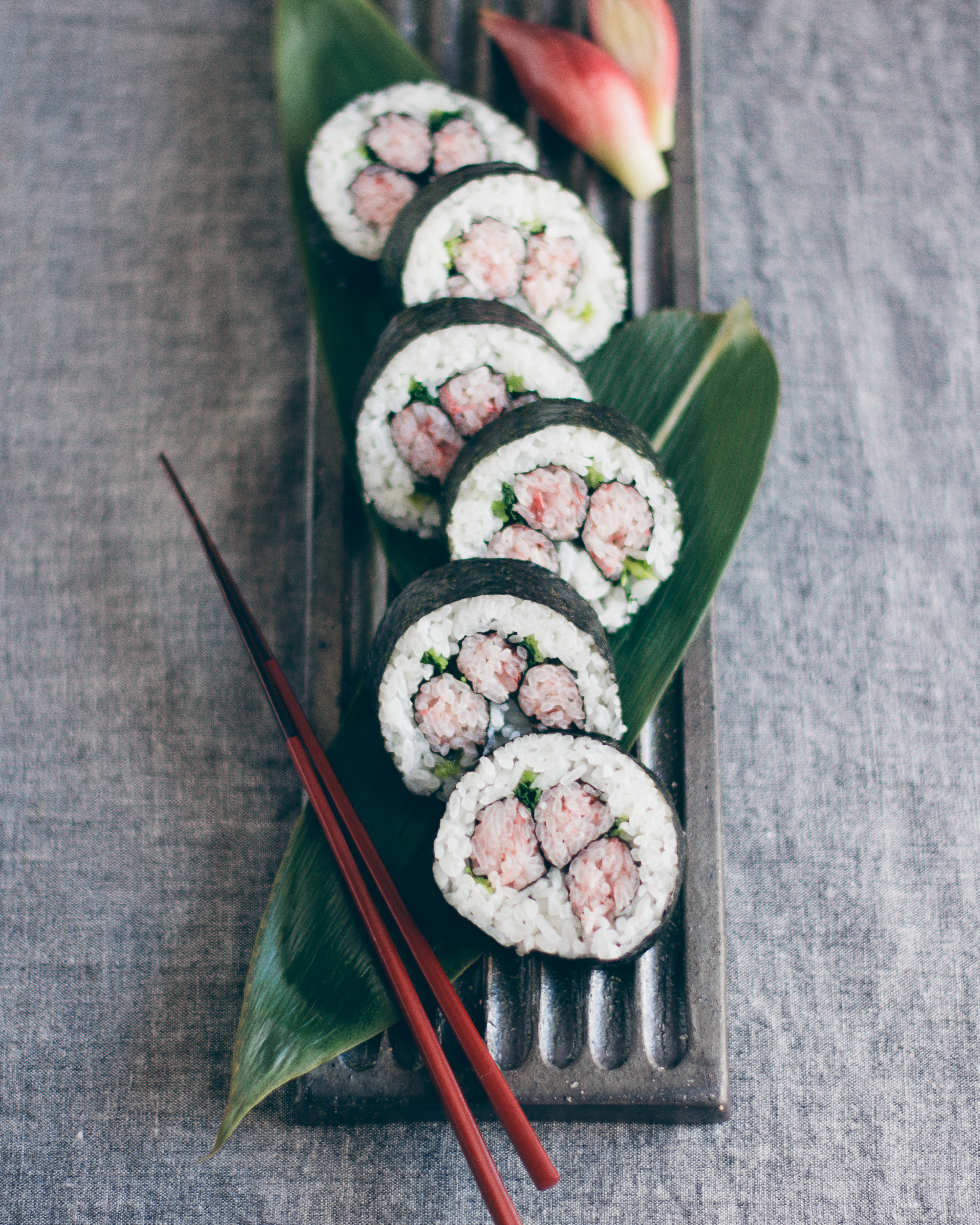 太巻き・鉄火巻き・かっぱ巻きの巻き方～盛り付け寿司屋の仕込み How To Make Sushi Rolls