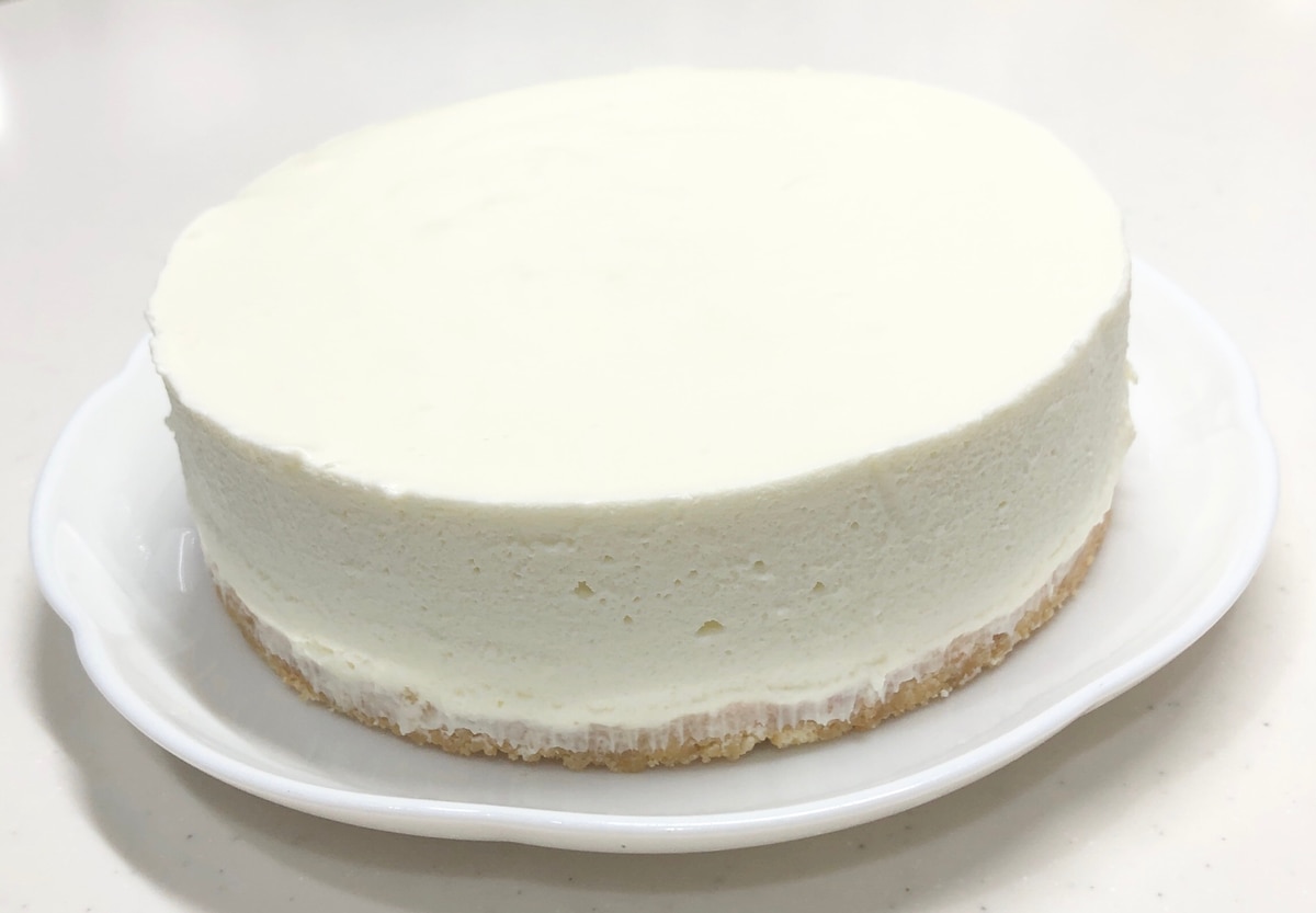 おうちで簡単「濃厚レアチーズケーキ」 ヨーグルトに“材料2つ”を混ぜるだけ – Sirabee