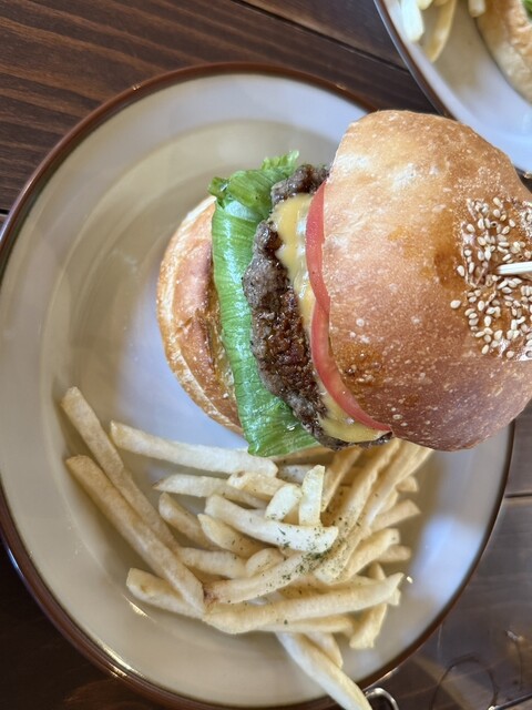 六本木の有名ステーキ店「ベンジャミンステーキハウス」で豪華なハンバーガー二日酔い飯